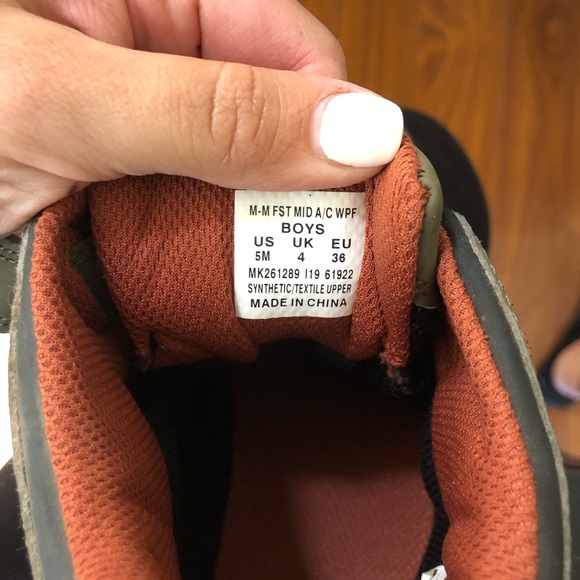 ✨Merrell Kids Hiking Shoes✨ - Picture 7 of 8